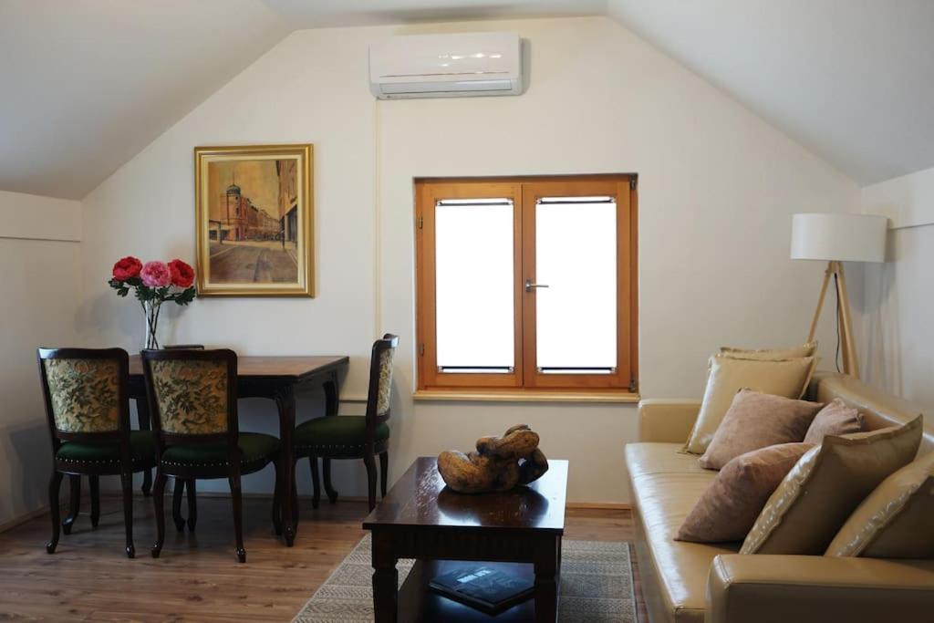 Airport Studio Loft - Galleria Белград Экстерьер фото